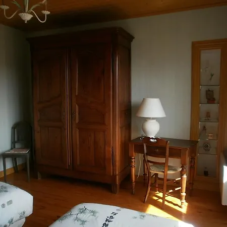 Le Vieux Pommier Bed & Breakfast Giat