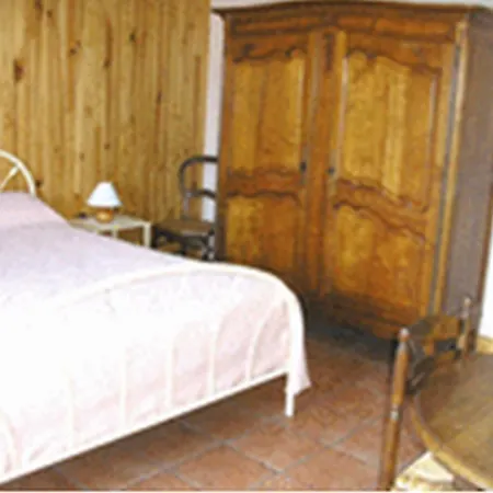 Le Vieux Pommier Bed & Breakfast Giat